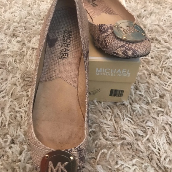 Michael Kors Lexington Snake Flat 7M - Picture 2 of 4